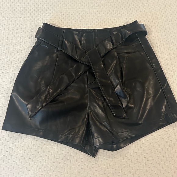 Pants - NWT Black Faux Leather Size XL Shorts with Belt